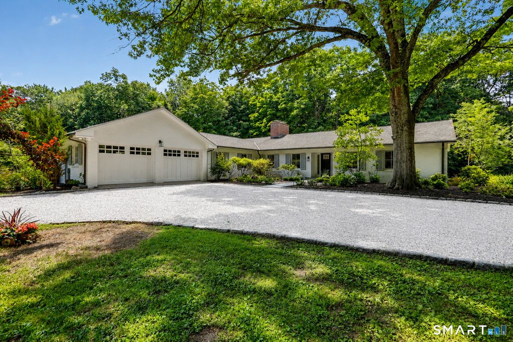 585 Hoydens Lane, Fairfield, CT 06824