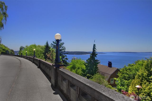 516 W Howe Street, Seattle, WA 98119