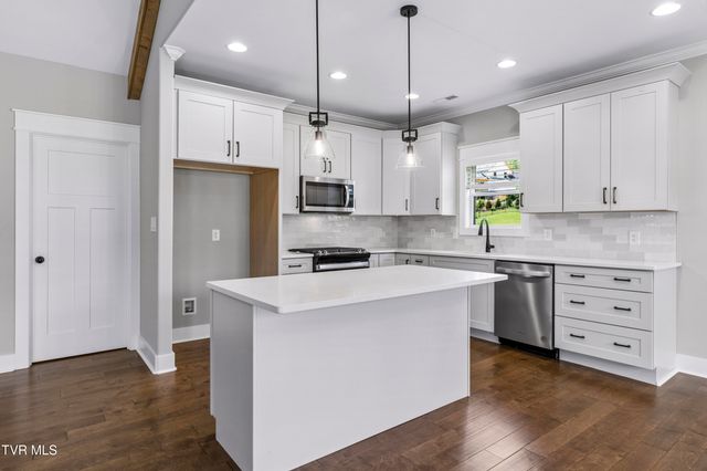 882 Gardenia Drive, Johnson City, TN 37615