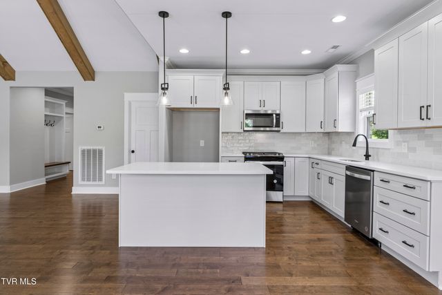 882 Gardenia Drive, Johnson City, TN 37615