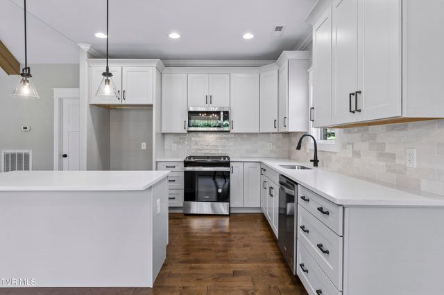 882 Gardenia Drive, Johnson City, TN 37615