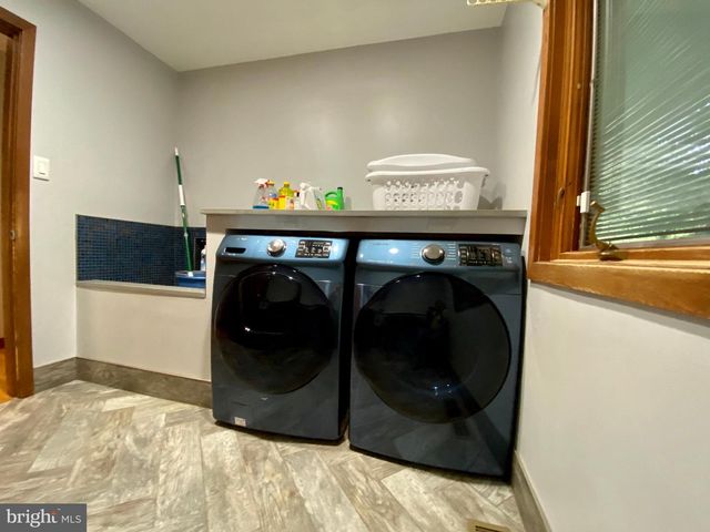 881 COX RD, Moorestown, NJ 08057