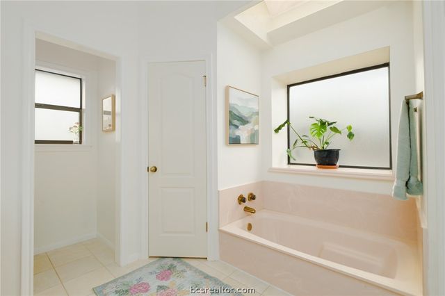 2808 Pueblo Court N, College Station, TX 77845