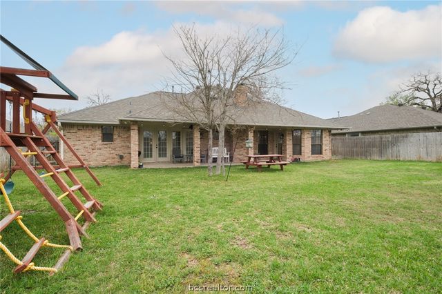 2808 Pueblo Court N, College Station, TX 77845