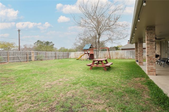 2808 Pueblo Court N, College Station, TX 77845