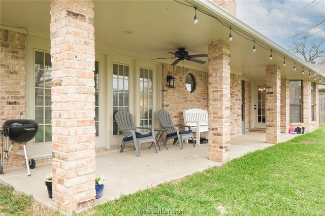 2808 Pueblo Court N, College Station, TX 77845