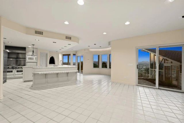 10595 Russell Road, La Mesa, CA 91941