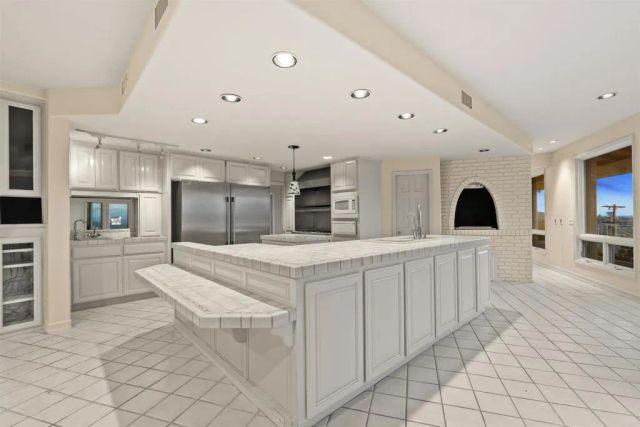 10595 Russell Road, La Mesa, CA 91941