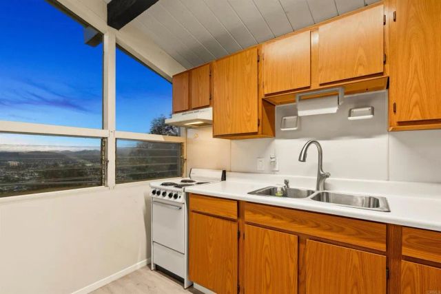 10595 Russell Road, La Mesa, CA 91941