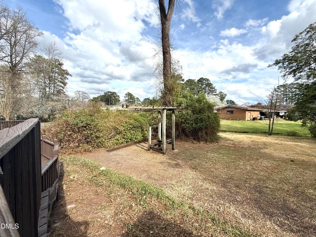 106 Carolina Avenue, Williamston, NC 27892