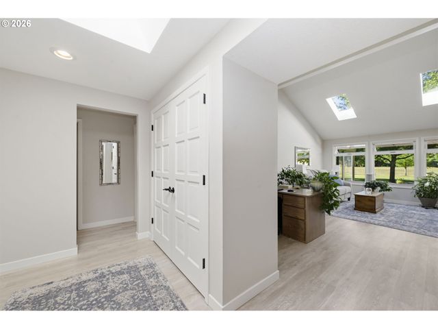 1151 SPYGLASS Dr, Eugene, OR 97401