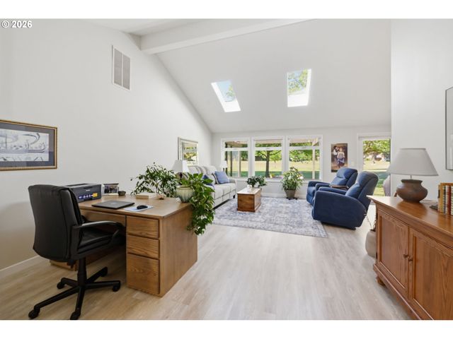 1151 SPYGLASS Dr, Eugene, OR 97401