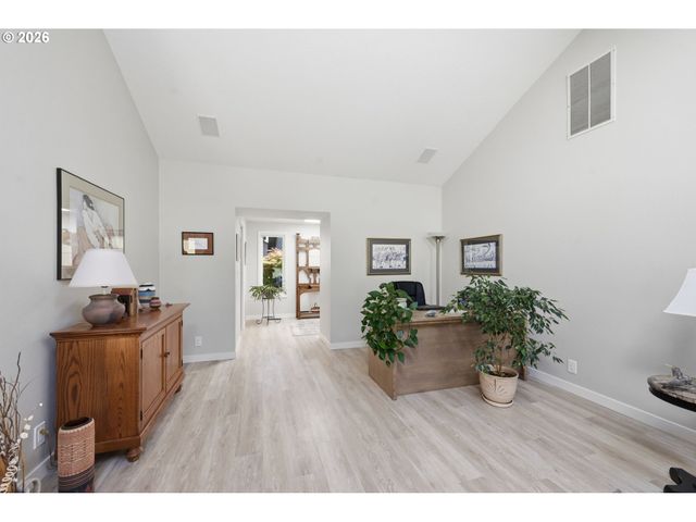 1151 SPYGLASS Dr, Eugene, OR 97401