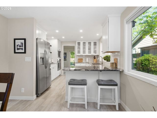 1151 SPYGLASS Dr, Eugene, OR 97401