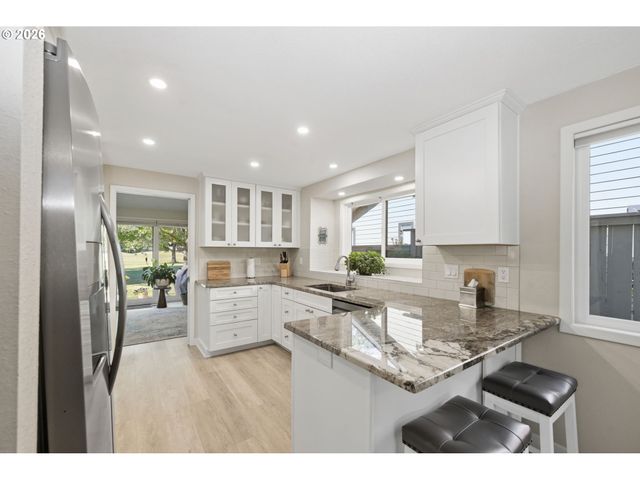 1151 SPYGLASS Dr, Eugene, OR 97401