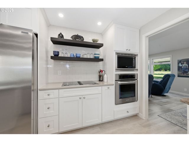1151 SPYGLASS Dr, Eugene, OR 97401
