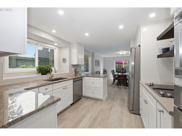 1151 SPYGLASS Dr, Eugene, OR 97401