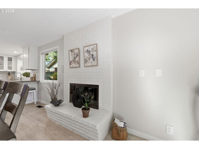 1151 SPYGLASS Dr, Eugene, OR 97401