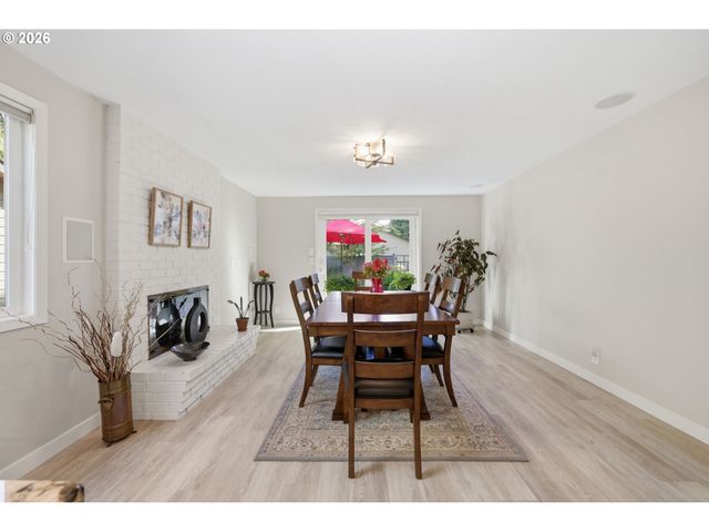 1151 SPYGLASS Dr, Eugene, OR 97401
