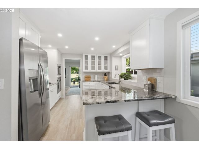1151 SPYGLASS Dr, Eugene, OR 97401