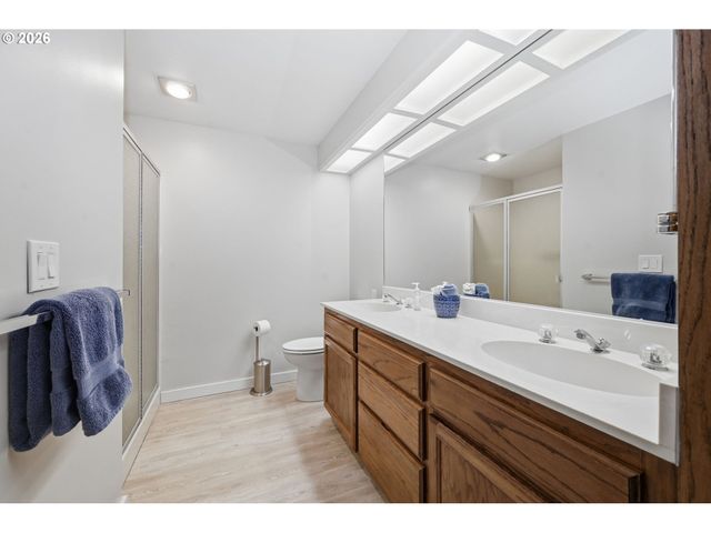 1151 SPYGLASS Dr, Eugene, OR 97401