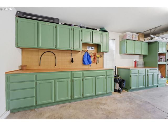 1151 SPYGLASS Dr, Eugene, OR 97401