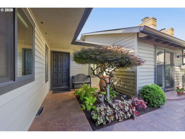1151 SPYGLASS Dr, Eugene, OR 97401