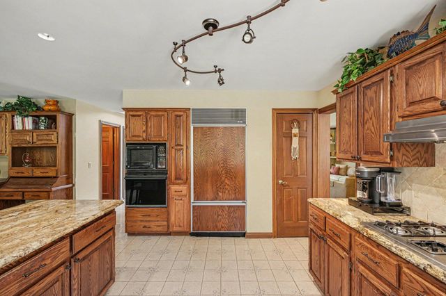 709 Snowmass Drive, Rochester Hills, MI 48309