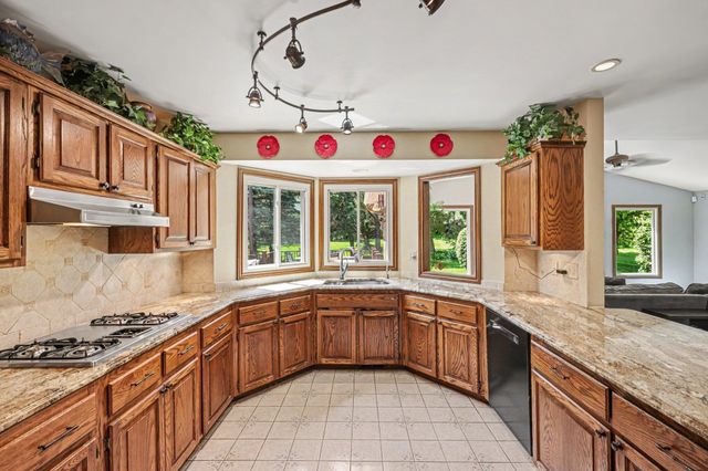 709 Snowmass Drive, Rochester Hills, MI 48309