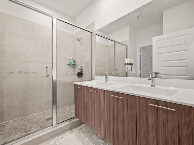 4654 NW 83rd Path 4654, Doral, FL 33166