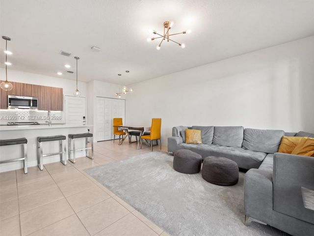 4654 NW 83rd Path 4654, Doral, FL 33166