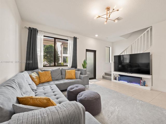 4654 NW 83rd Path 4654, Doral, FL 33166