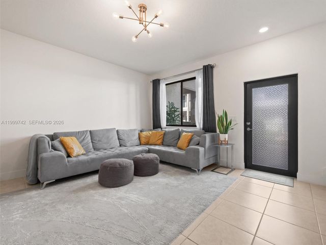 4654 NW 83rd Path 4654, Doral, FL 33166