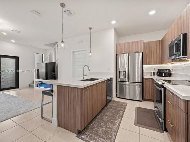 4654 NW 83rd Path 4654, Doral, FL 33166