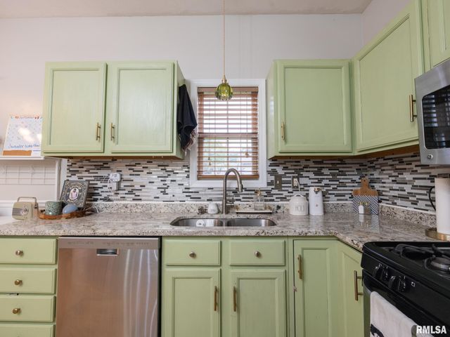 105 KAREN Drive, East Peoria, IL 61611