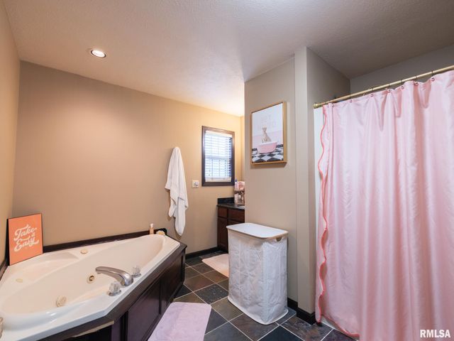 105 KAREN Drive, East Peoria, IL 61611
