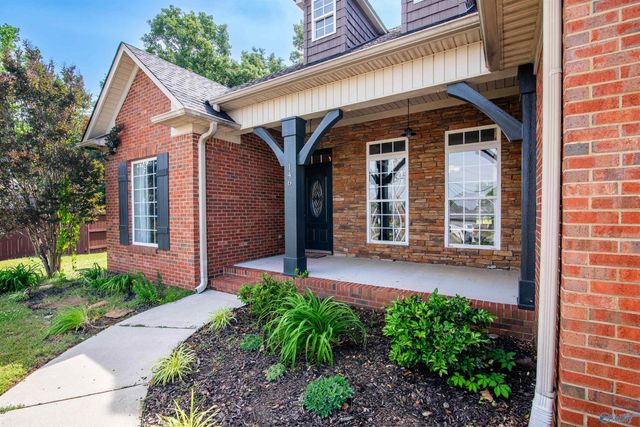 146 Bucks Pocket Drive, New Market, AL 35761