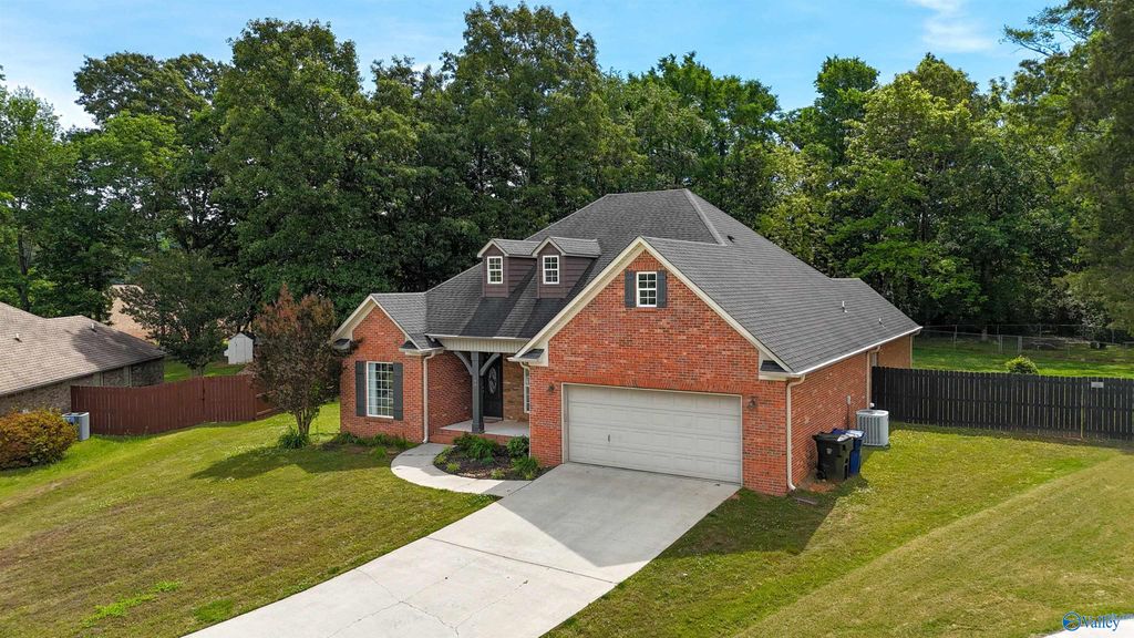 146 Bucks Pocket Drive, New Market, AL 35761