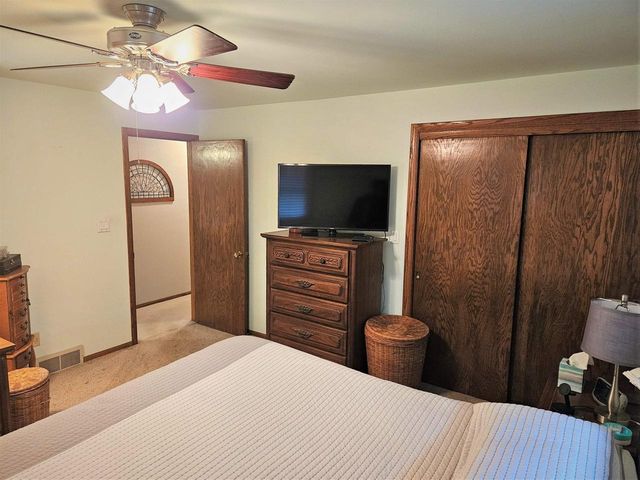 2005 OAK STREET, Oshkosh, WI 54901