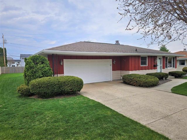 2005 OAK STREET, Oshkosh, WI 54901