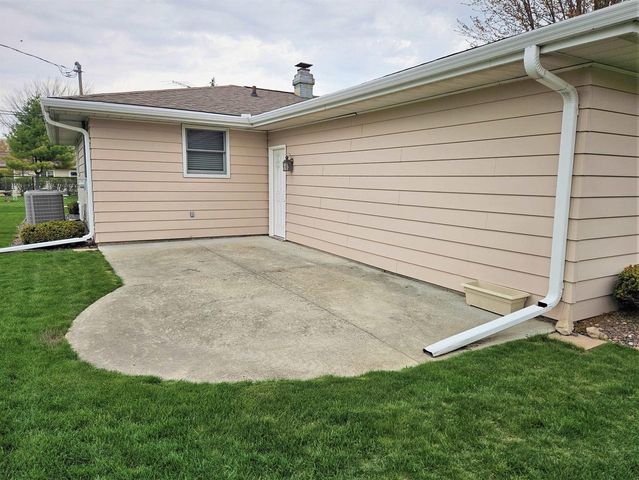 2005 OAK STREET, Oshkosh, WI 54901