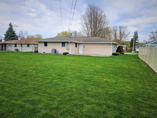 2005 OAK STREET, Oshkosh, WI 54901