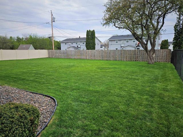 2005 OAK STREET, Oshkosh, WI 54901