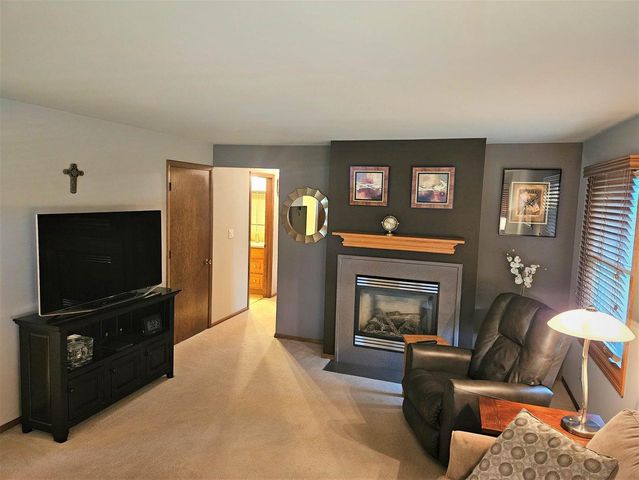 2005 OAK STREET, Oshkosh, WI 54901