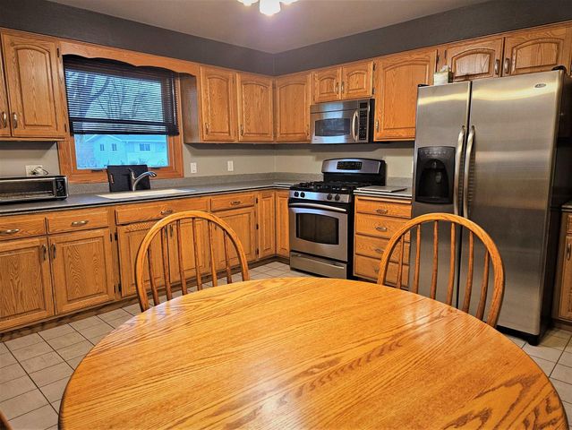 2005 OAK STREET, Oshkosh, WI 54901
