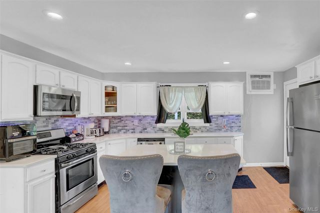 290 Eastwood, Deer Park, NY 11729