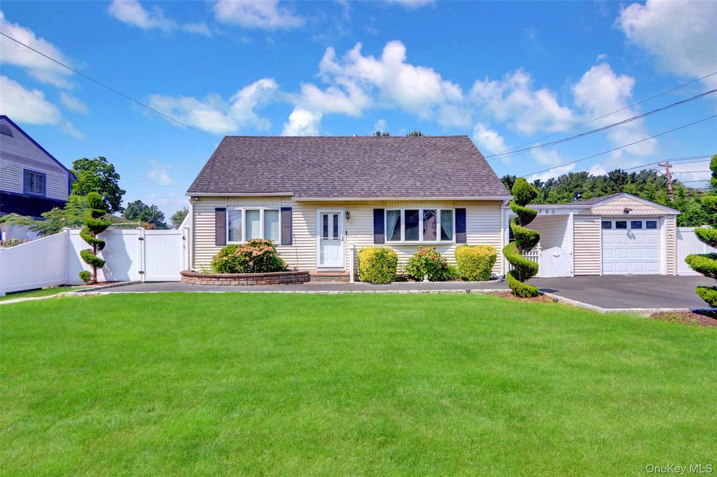 290 Eastwood, Deer Park, NY 11729