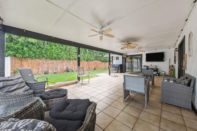 9420 Calliandra Dr, Boynton Beach, FL 33436