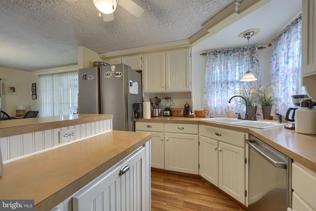 417 FREDERICK DR, Dallastown, PA 17313