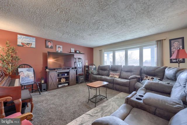 417 FREDERICK DR, Dallastown, PA 17313